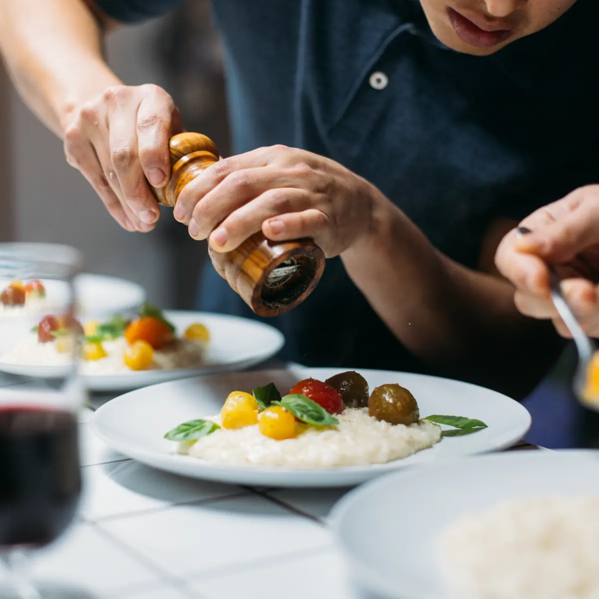 Pfeffermühle über Gericht